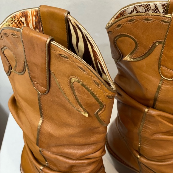 Gianni Bini wade 21 brown women’s Cowboy Boots with gold stripes. Size 7.5M - Picture 2 of 9